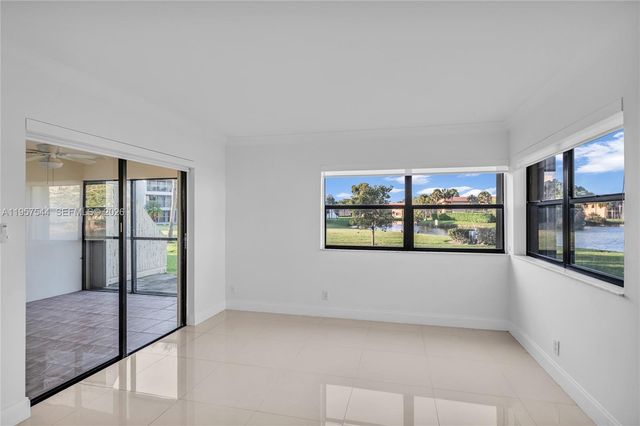 220 Lakeview Dr 113, Weston, FL 33326