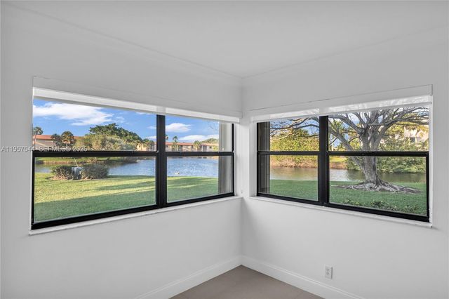 220 Lakeview Dr 113, Weston, FL 33326