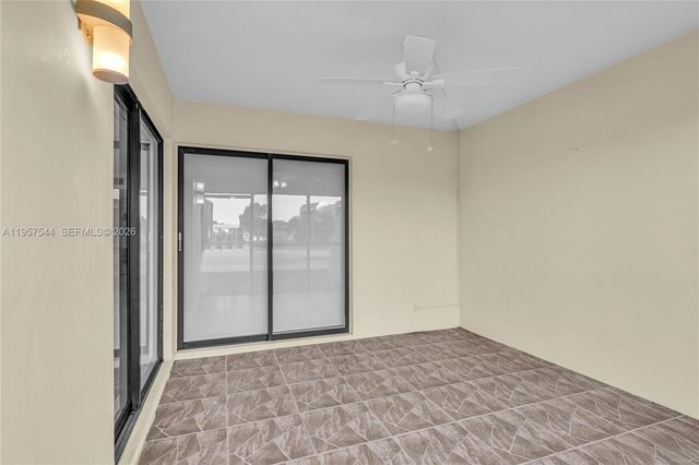 220 Lakeview Dr 113, Weston, FL 33326