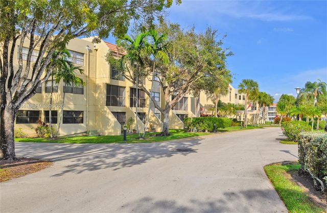 220 Lakeview Dr 113, Weston, FL 33326