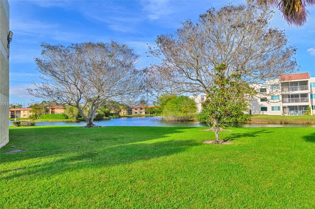 220 Lakeview Dr 113, Weston, FL 33326