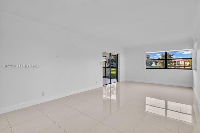 220 Lakeview Dr 113, Weston, FL 33326