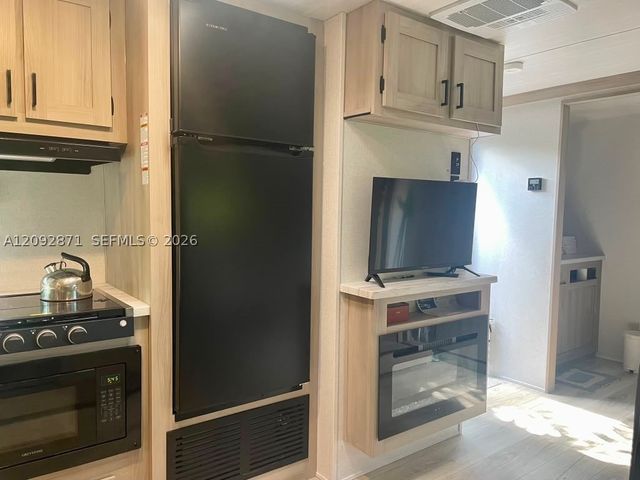 573 Mokena Dr 1, Miami Springs, FL 33166