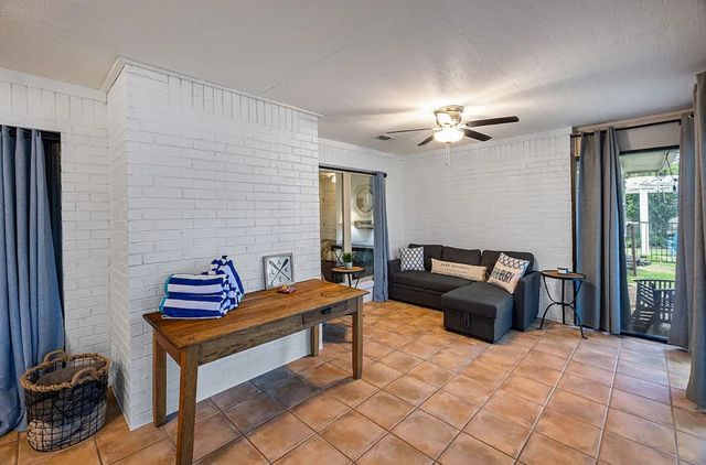 3921 Buena Vista Circle, Granbury, TX 76049