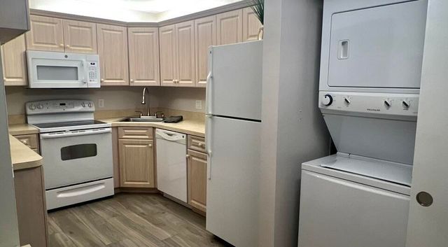 4849 SABLE PINE Circle B1, West Palm Beach, FL 33417