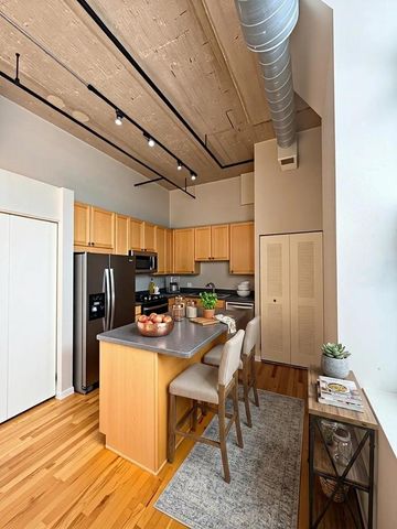 758 N Larrabee Street 831, Chicago, IL 60654