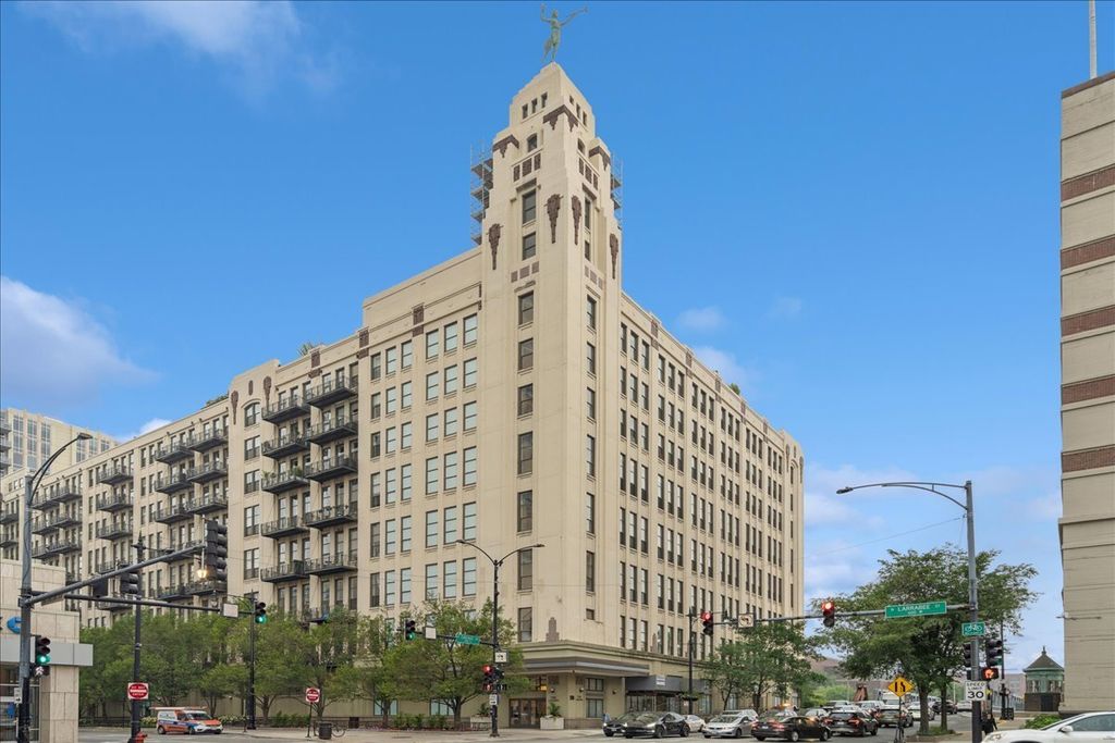 758 N Larrabee Street 831, Chicago, IL 60654
