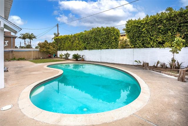 618 S Vicki Lane, Anaheim, CA 92804
