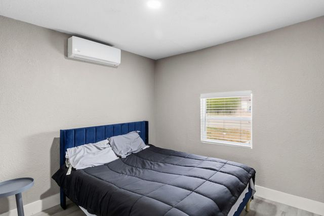 5914 Southcrest Street, Houston, TX 77033