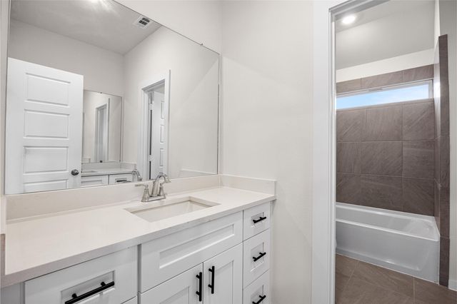 2411 Outpost Canyon Drive, Iowa Colony, TX 77583