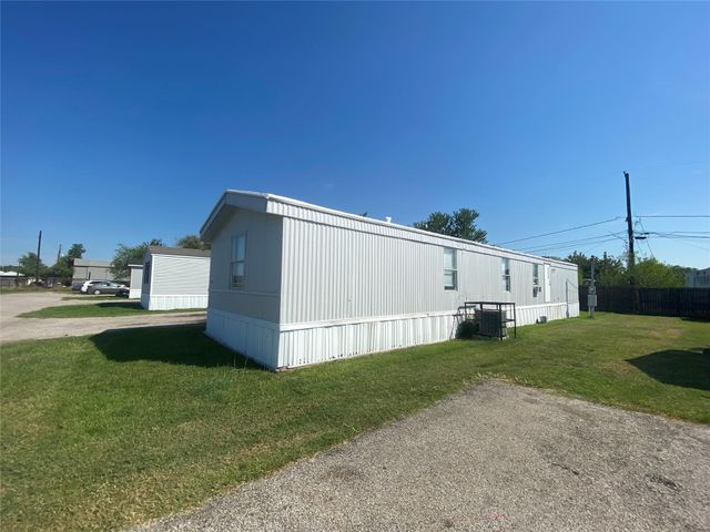 2021 N Battlebell Road 28, Highlands, TX 77562