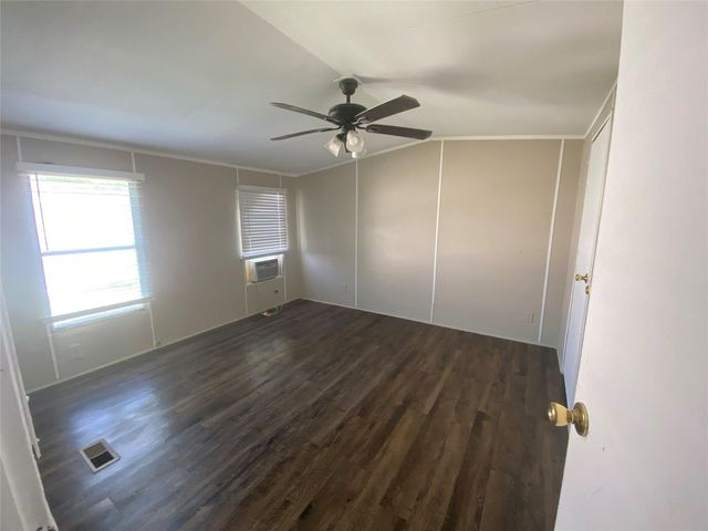 2021 N Battlebell Road 28, Highlands, TX 77562