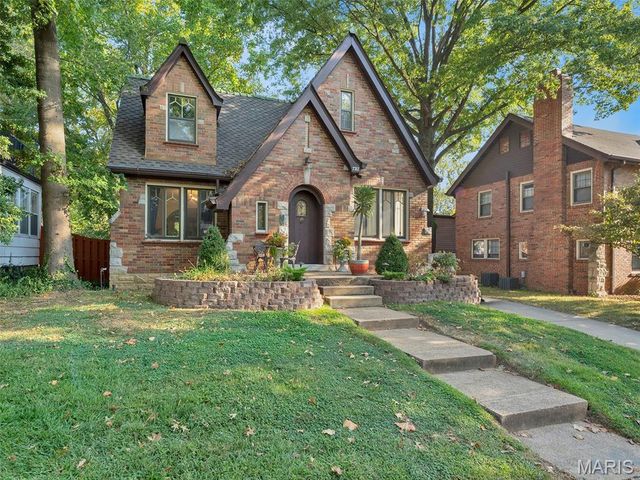 7217 Shaftesbury Avenue, University City, MO 63130