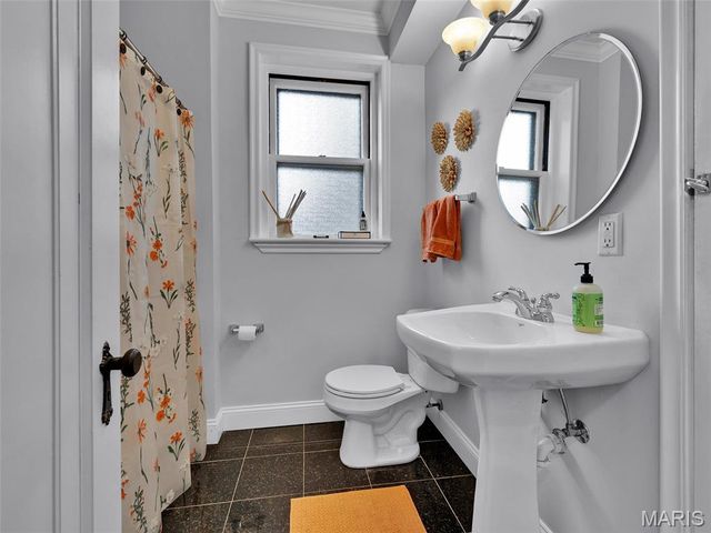 7217 Shaftesbury Avenue, University City, MO 63130