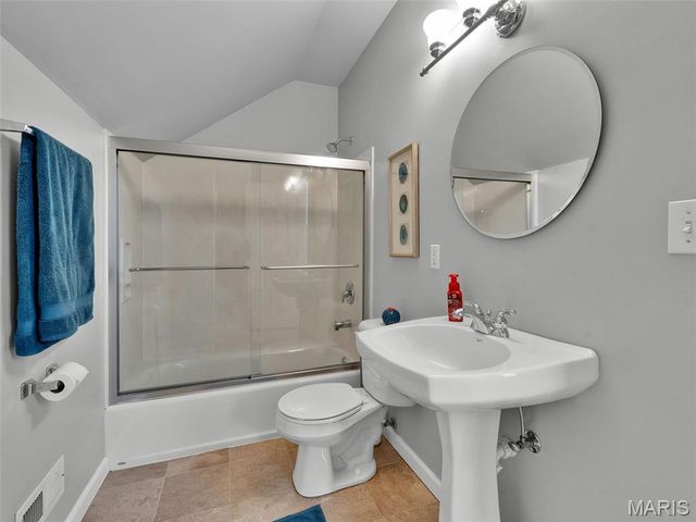 7217 Shaftesbury Avenue, University City, MO 63130