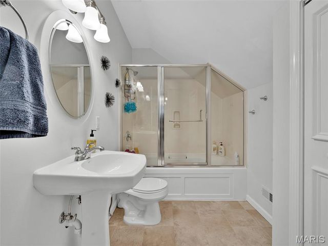 7217 Shaftesbury Avenue, University City, MO 63130