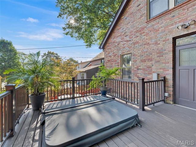 7217 Shaftesbury Avenue, University City, MO 63130