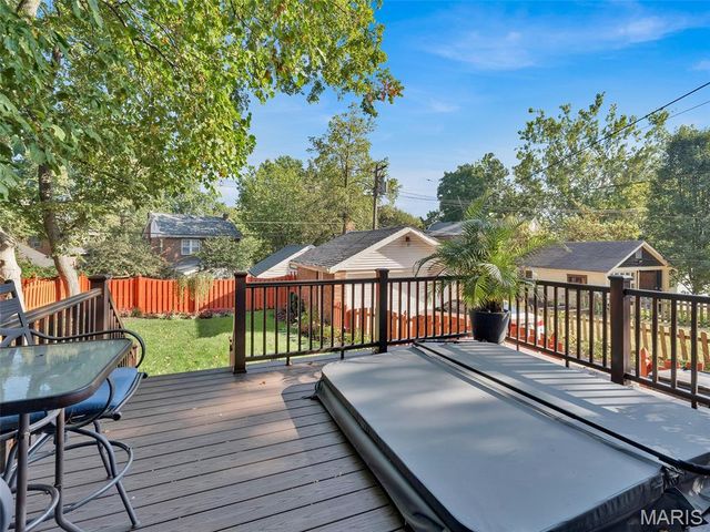 7217 Shaftesbury Avenue, University City, MO 63130