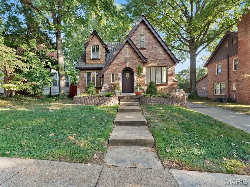 7217 Shaftesbury Avenue, University City, MO 63130