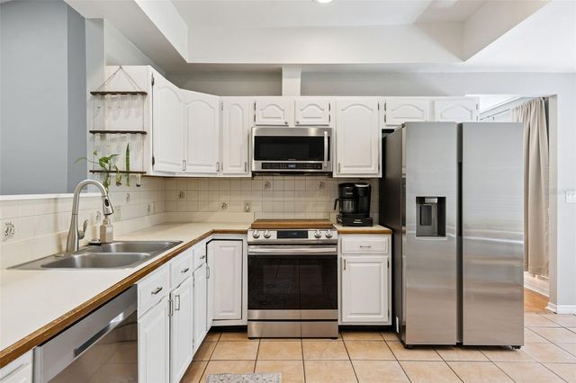 8617 AMBER OAK COURT, Orlando, FL 32817