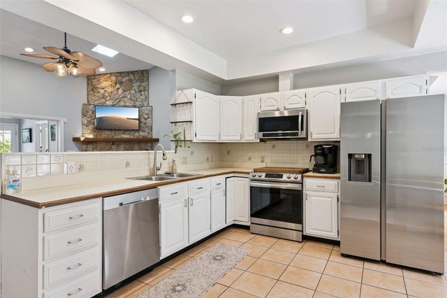8617 AMBER OAK COURT, Orlando, FL 32817