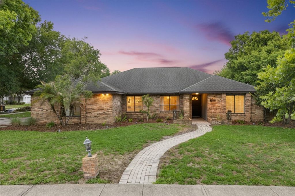 8617 AMBER OAK COURT, Orlando, FL 32817
