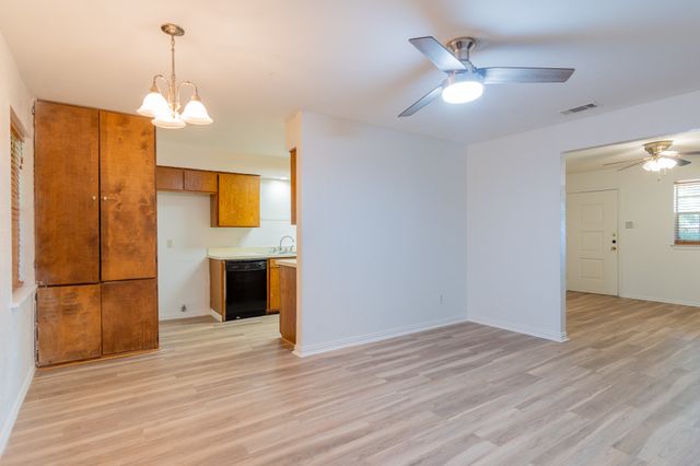 2407 Hilldale Boulevard, Arlington, TX 76016
