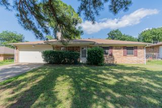 2407 Hilldale Boulevard, Arlington, TX 76016