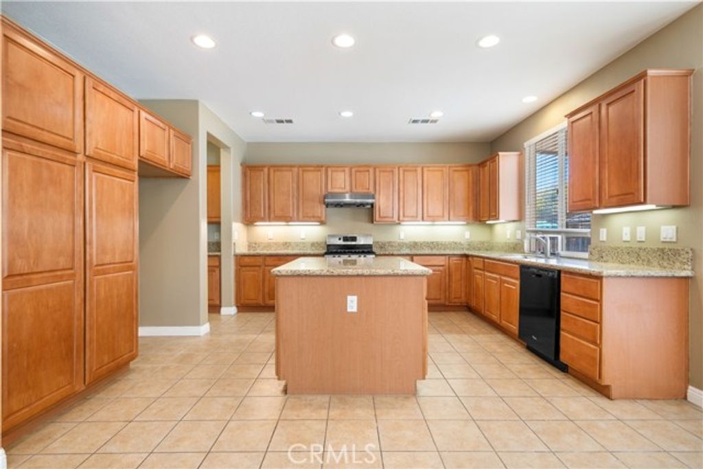 28718 Woodchester Way, Menifee, CA 92584