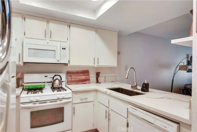 941 S Mountain, Ontario, CA 91762