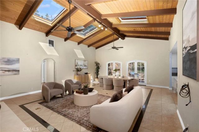 821 Guanajuato, Claremont, CA 91711