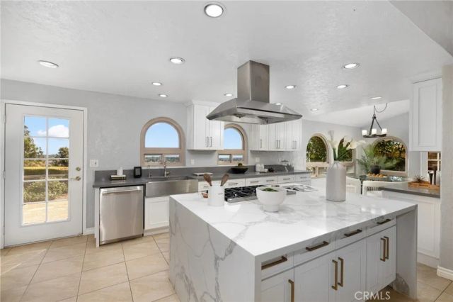 821 Guanajuato, Claremont, CA 91711