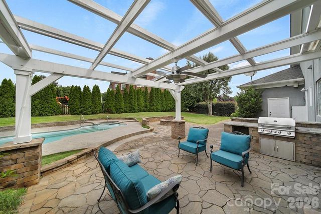 120 Royal Pointe Way, Mooresville, NC 28117