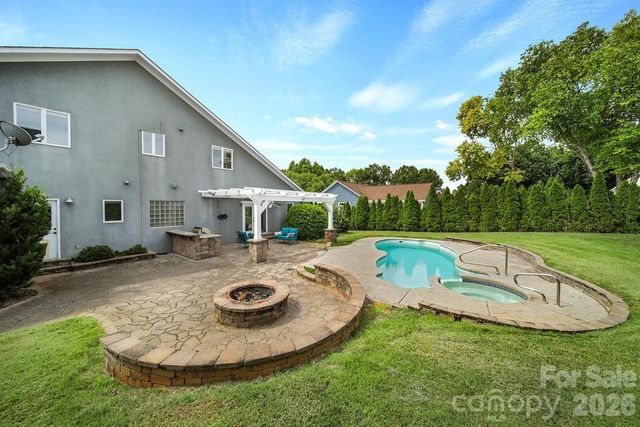 120 Royal Pointe Way, Mooresville, NC 28117