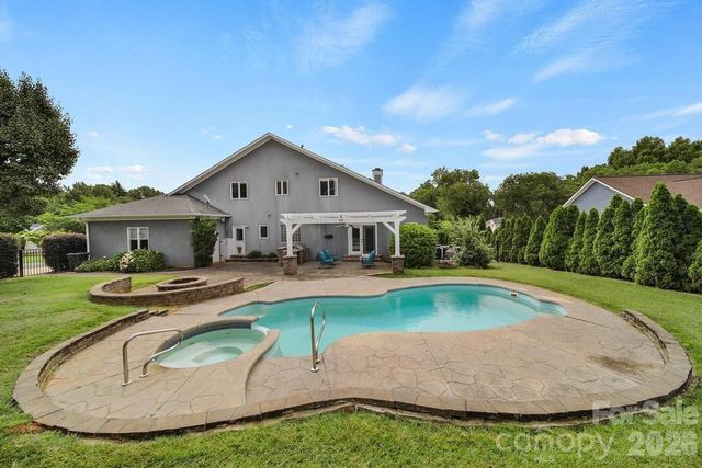 120 Royal Pointe Way, Mooresville, NC 28117