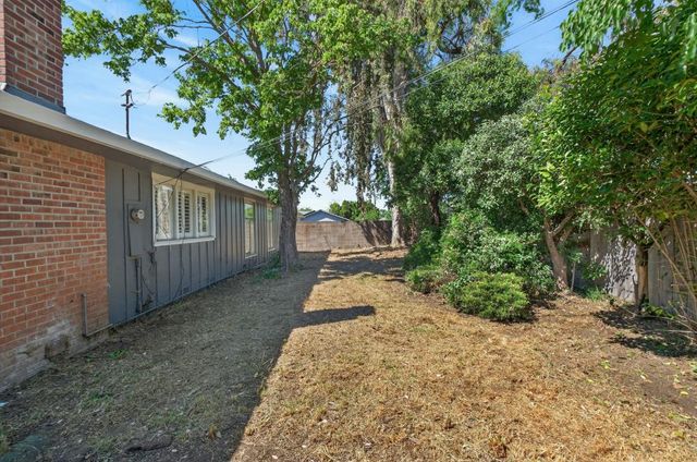 1109 W Churchill St, Stockton, CA 95207