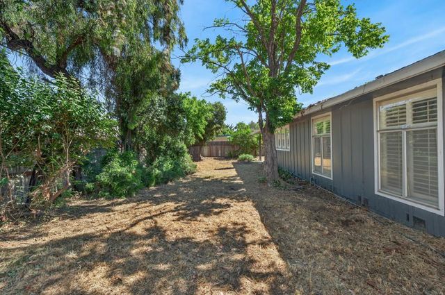 1109 W Churchill St, Stockton, CA 95207