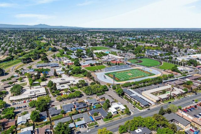 1109 W Churchill St, Stockton, CA 95207