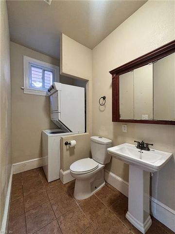 422 London St Apt 3, Portsmouth, VA 23704