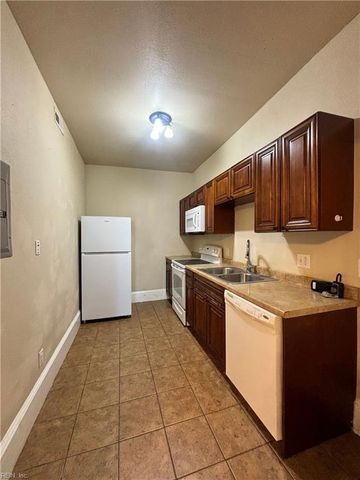 422 London St Apt 3, Portsmouth, VA 23704