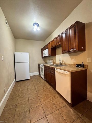 422 London St Apt 3, Portsmouth, VA 23704