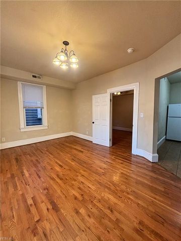 422 London St Apt 3, Portsmouth, VA 23704