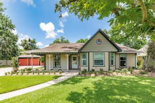120 Daffodil Street, Lake Jackson, TX 77566