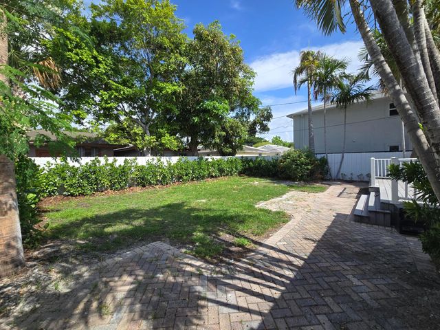 3809 S Olive Avenue, West Palm Beach, FL 33405