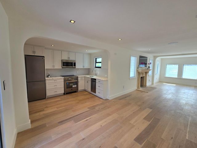 3809 S Olive Avenue, West Palm Beach, FL 33405