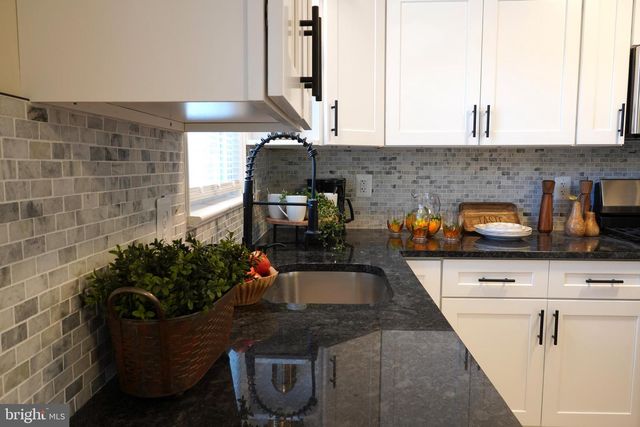 63 MECRAY LN, Maple Shade, NJ 08052