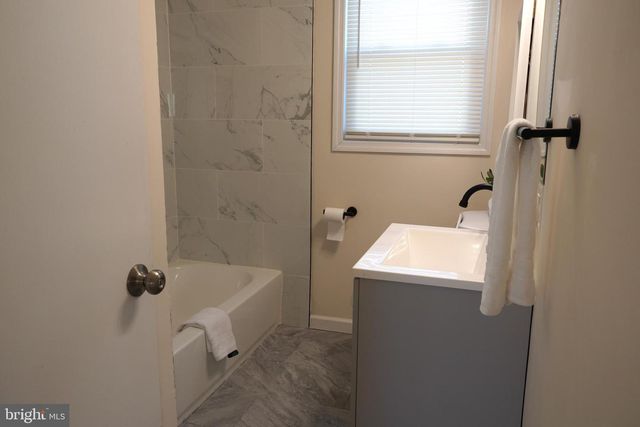 63 MECRAY LN, Maple Shade, NJ 08052