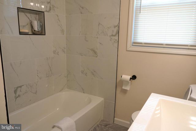 63 MECRAY LN, Maple Shade, NJ 08052