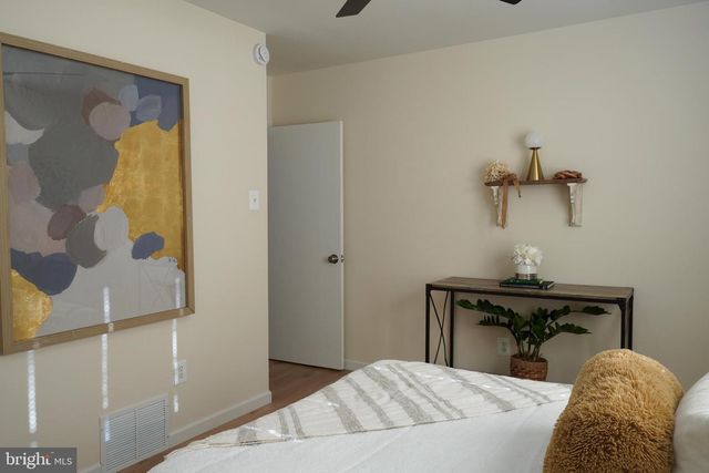 63 MECRAY LN, Maple Shade, NJ 08052