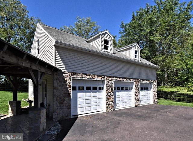 2 TRABER LN, Spring City, PA 19475